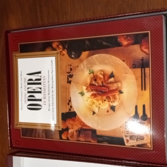 Opera In Manhattan set - Picture 6 of 7